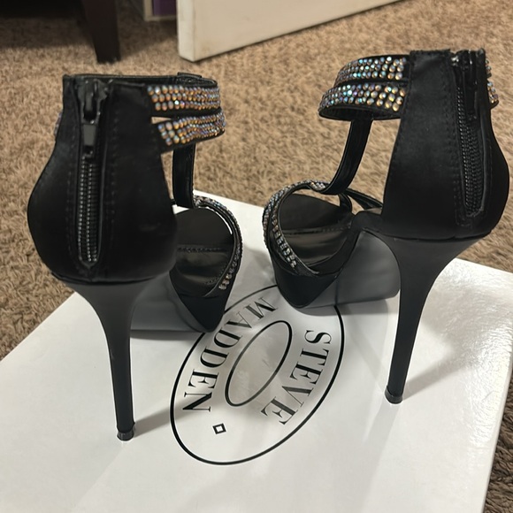 Never worn! Show stopping heels! - Picture 3 of 6
